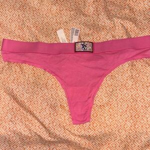 🩷NWT🩷 Victoria's Secret Vibrant Pink Thong w/ rhinestones